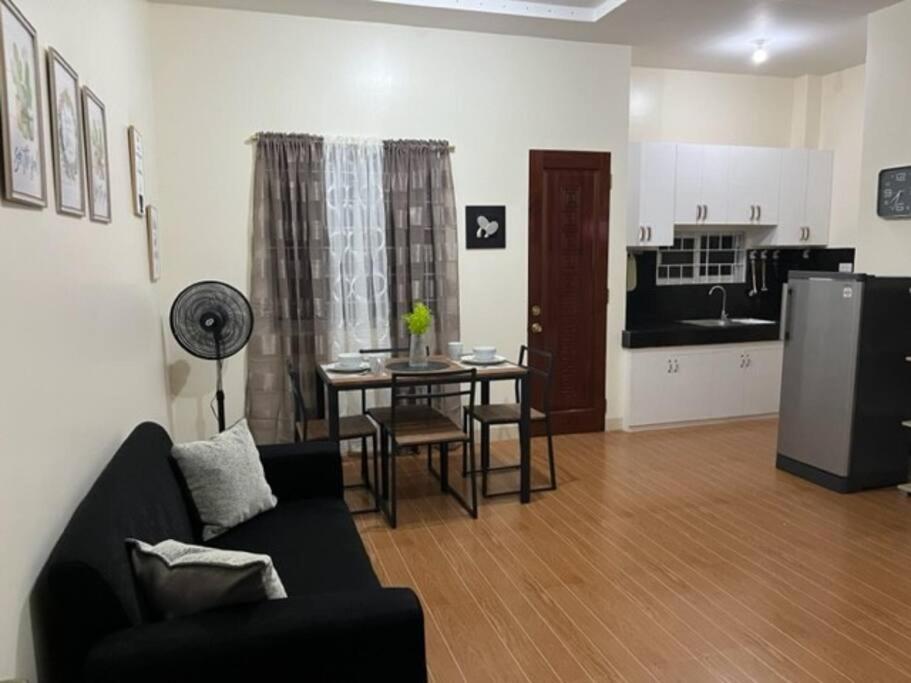 Estilo Apartment 2-Storey Clarin  Exterior photo